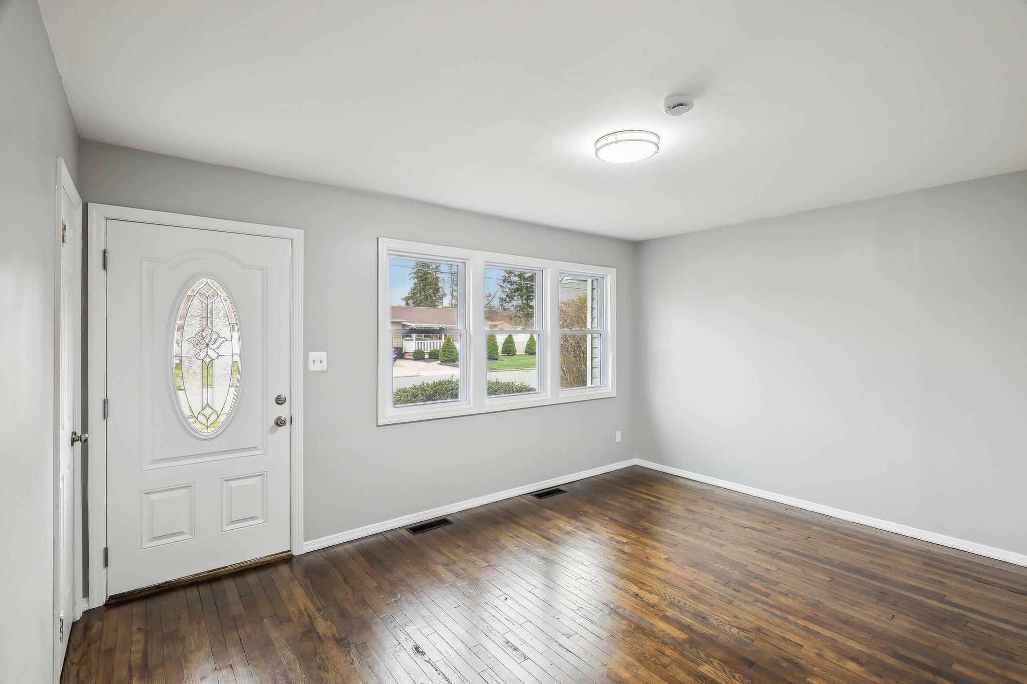 31 S 21st Avenue, Bay Shore, Florida image 4