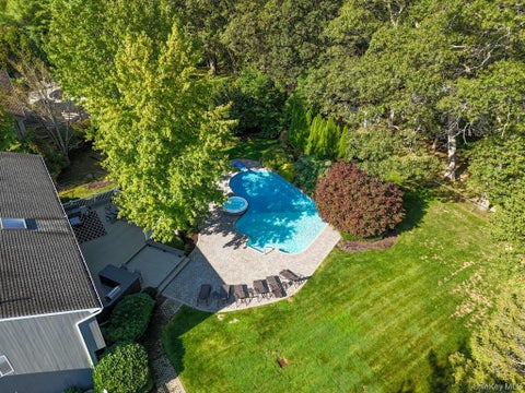 Homes For Sale - 11 Clearmeadow Lane<br/> Woodbury, NY 11797