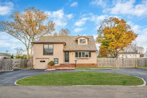 Photo of 4 Sibley Place, Huntington Station, NY 11746 (MLS # 960872)