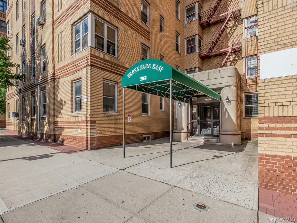 Photo 1 of 11 — 2166 Bronx Park E 6D, Bronx, NY 10462