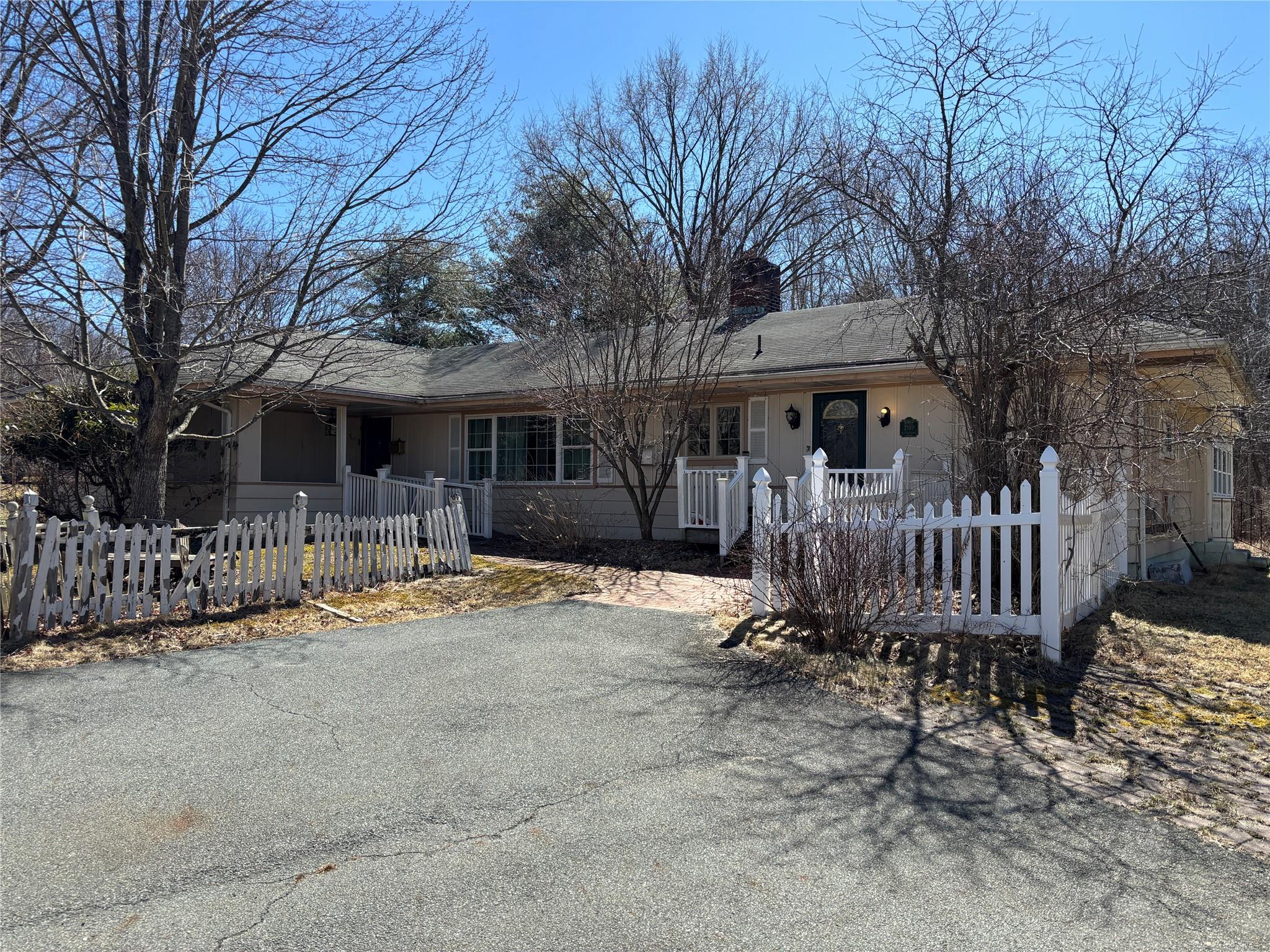 Mt Hope Road, Middletown, New York - 4 Bedrooms  
2 Bathrooms  
7 Rooms - 