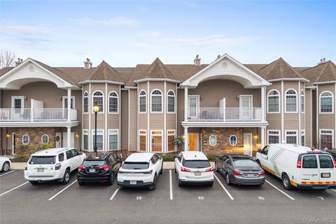 Condo For Sale - 5 Jacqueline Way<br/> Suffolk County, North Babylon, NY 11703