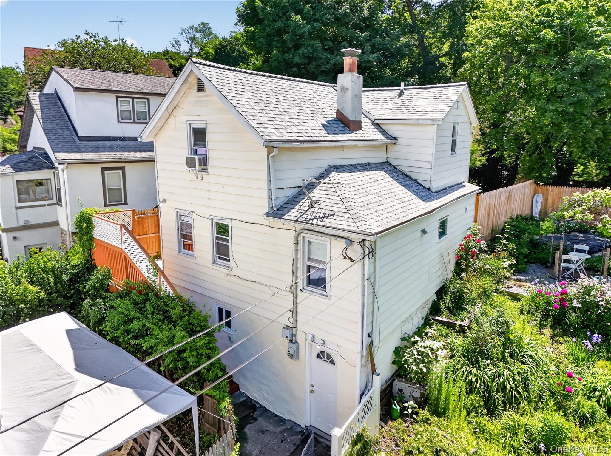 190 1/2 Grand Street