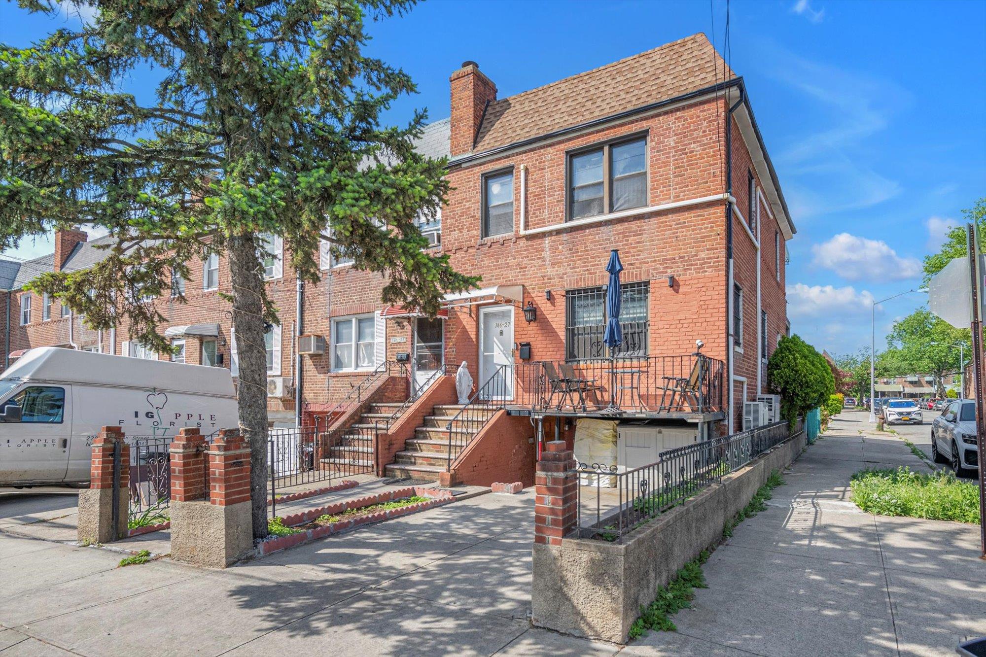 Reeves Avenue, Flushing, Queens, NY - 4 Bedrooms  
2 Bathrooms - 