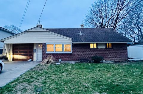 157 3rd Street Hicksville NY 11801