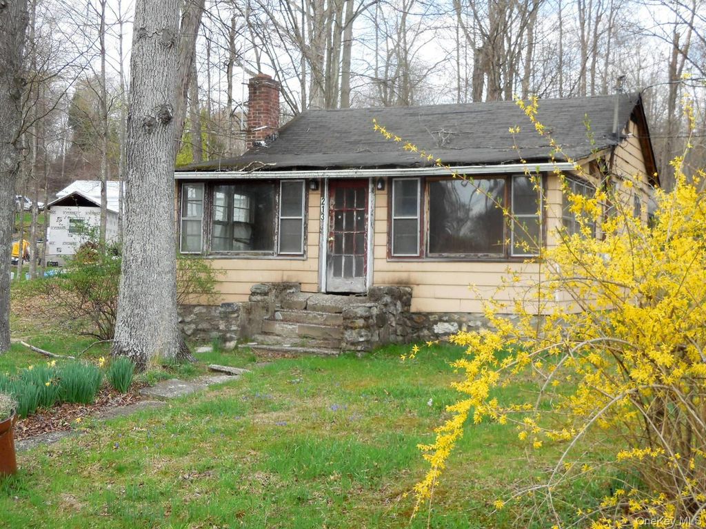 Photo of 213 Lake Shore Drive, Pine Bush, NY 12566 (MLS # 985739)