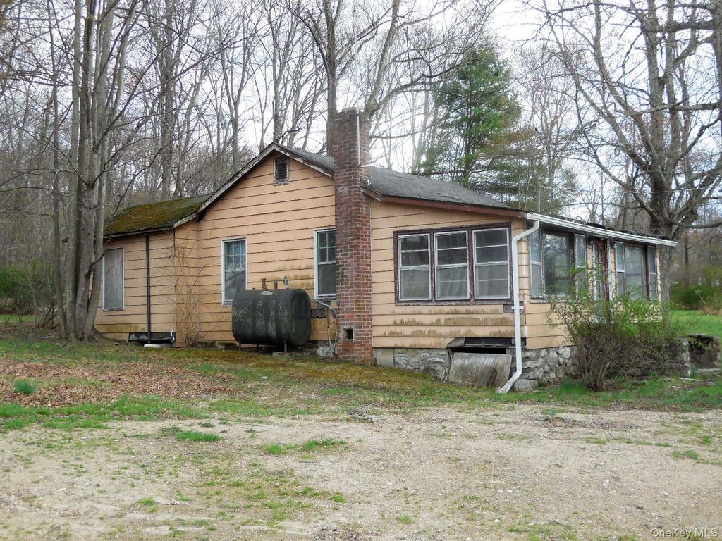 Photo of 213 Lake Shore Drive, Pine Bush, NY 12566 (MLS # 985739)