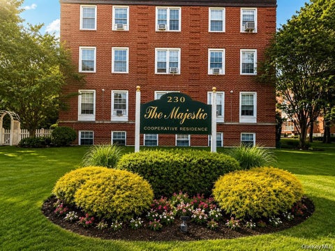 Homes For Sale - 230 Central Avenue #3-I<br/> Lawrence, NY 11559