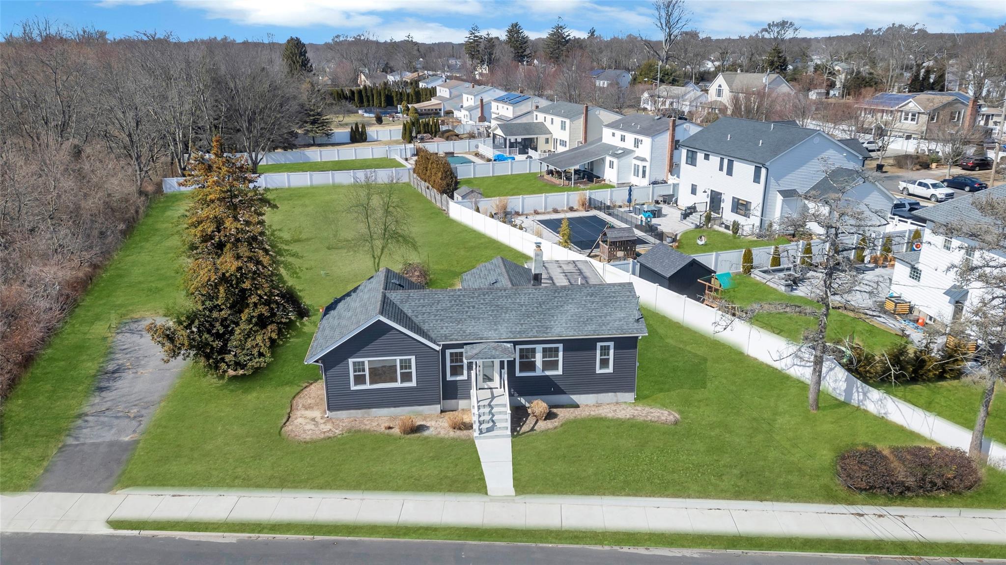 60 Udall Road, West Islip, New York image 3