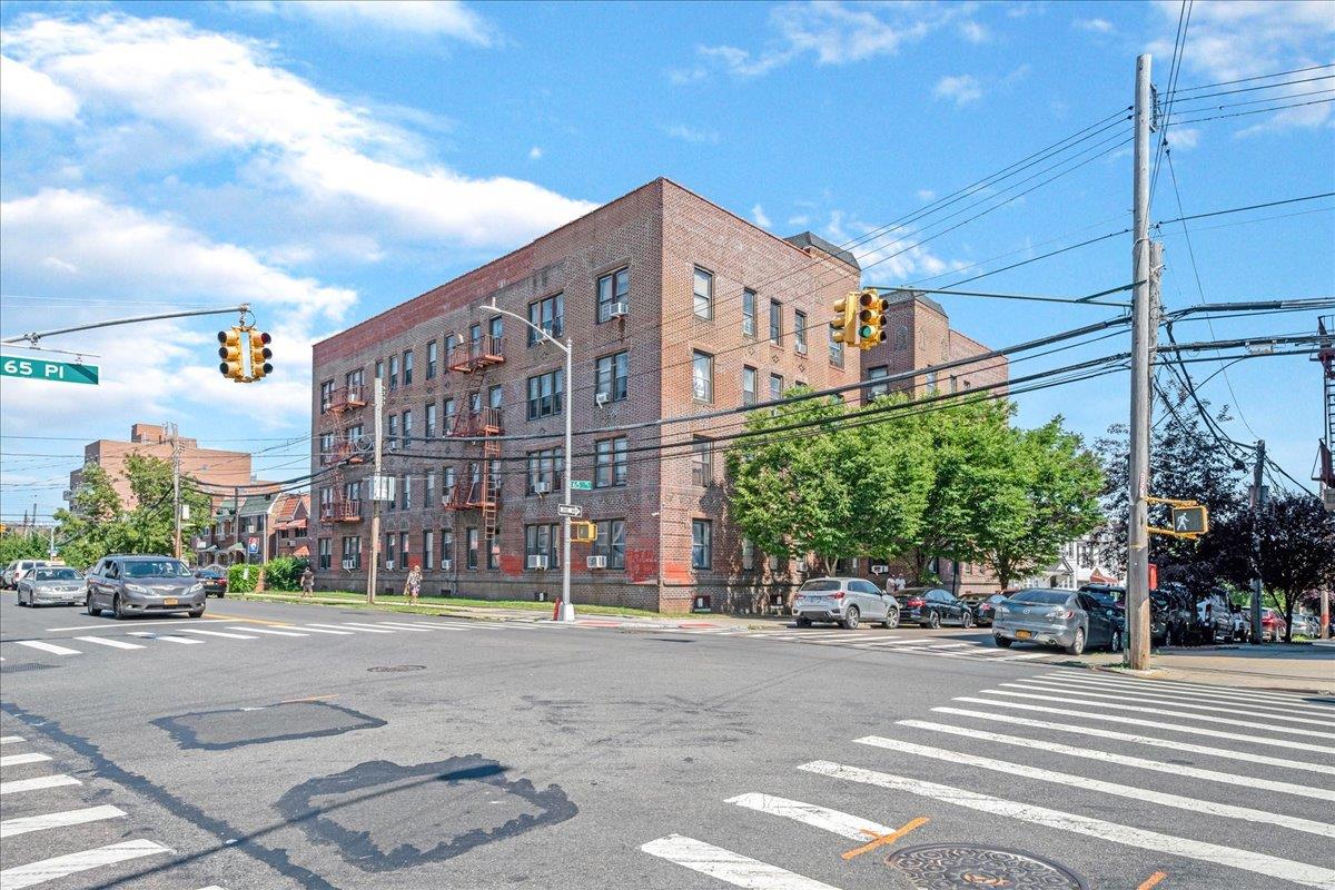 65th Place Pl 4F, Woodside, Queens, NY - 1 Bedrooms  
1 Bathrooms  
3 Rooms - 