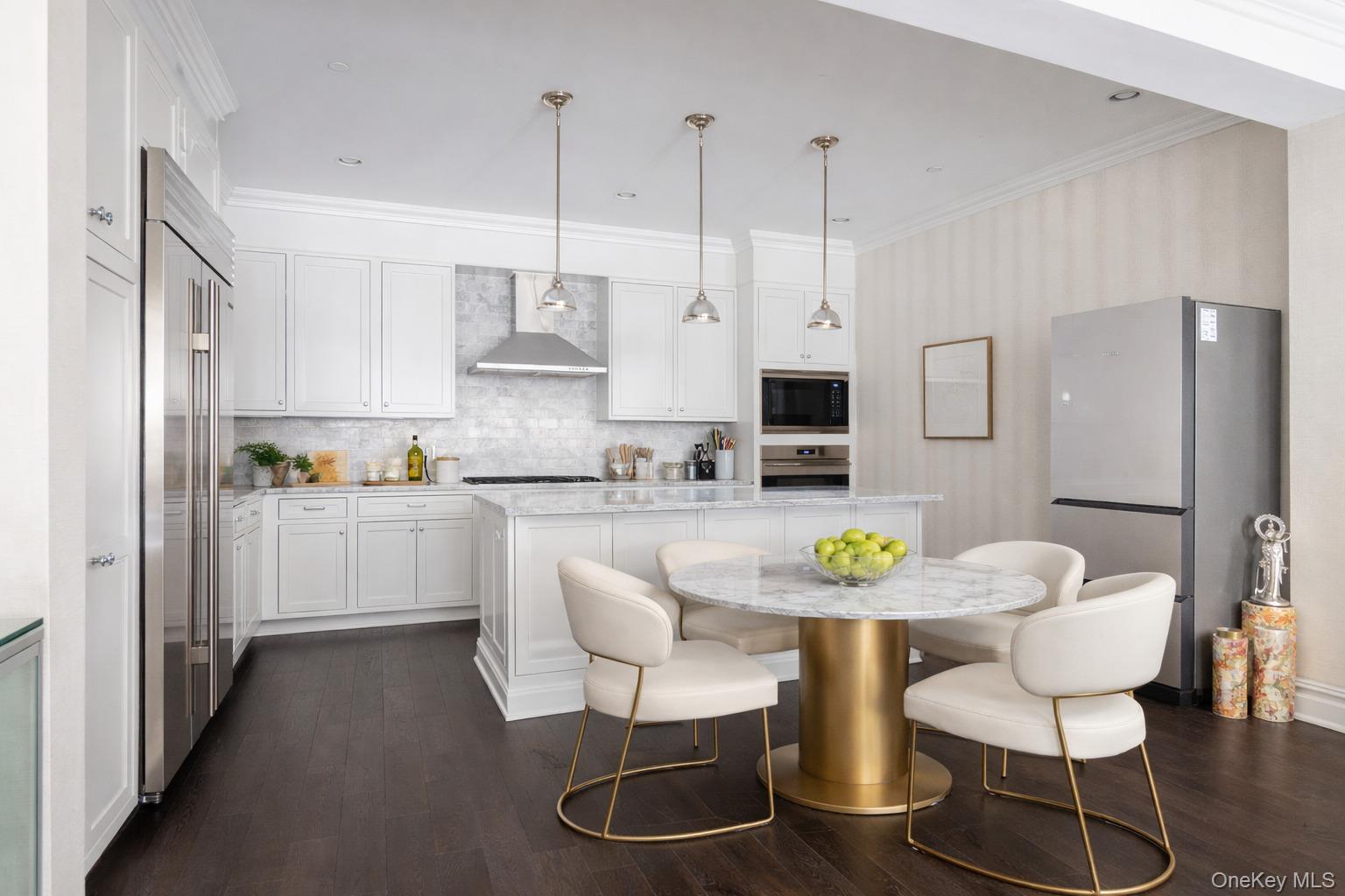 3000 Royal Court 3201
