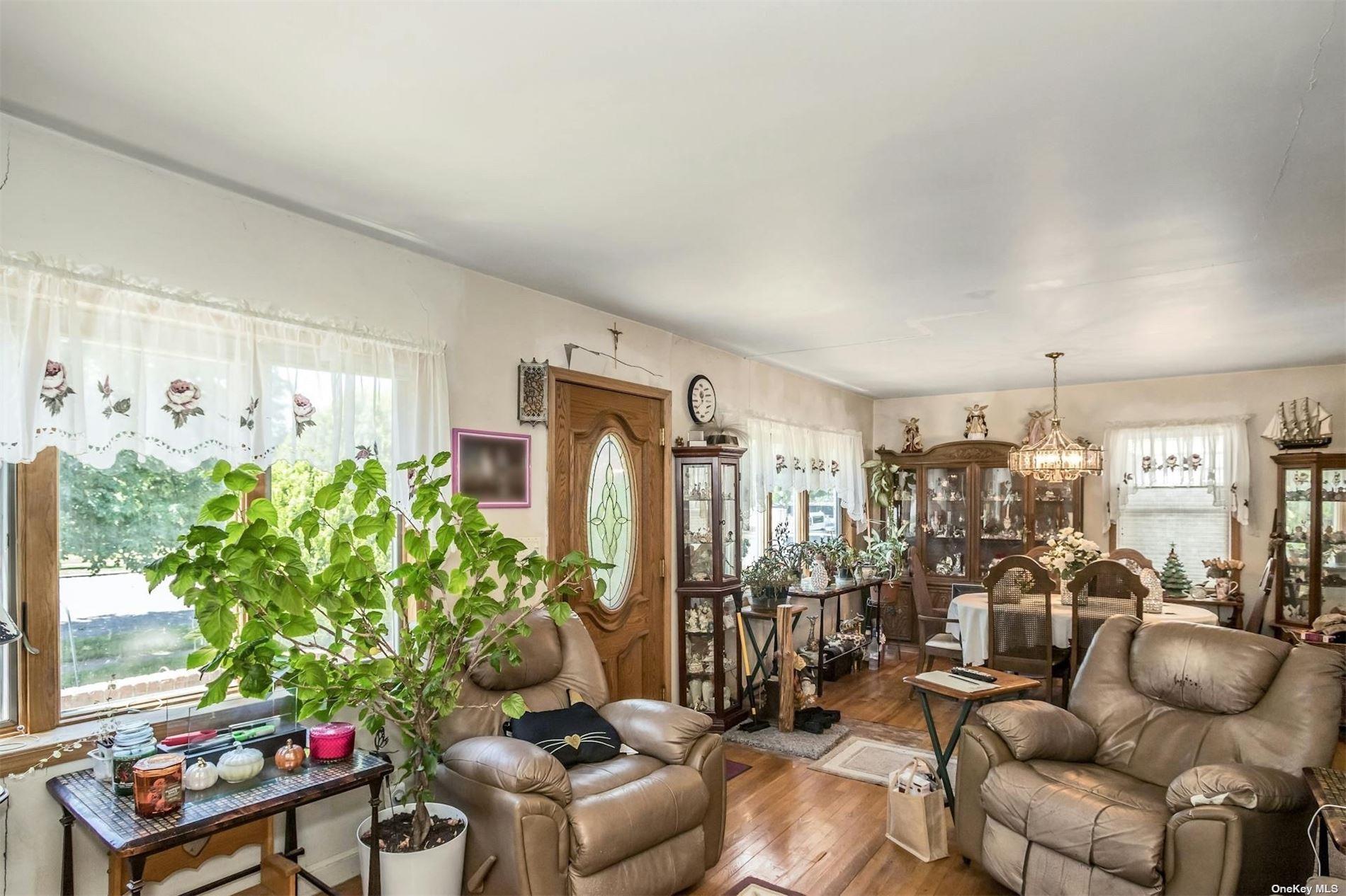 27 Morris Parkway, Valley Stream, New York image 3