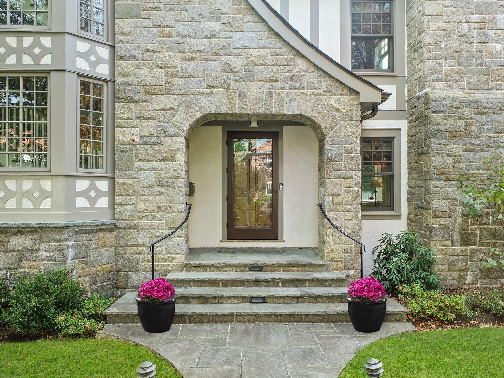 10 Sunnybrae Place, Bronxville, New York image 2