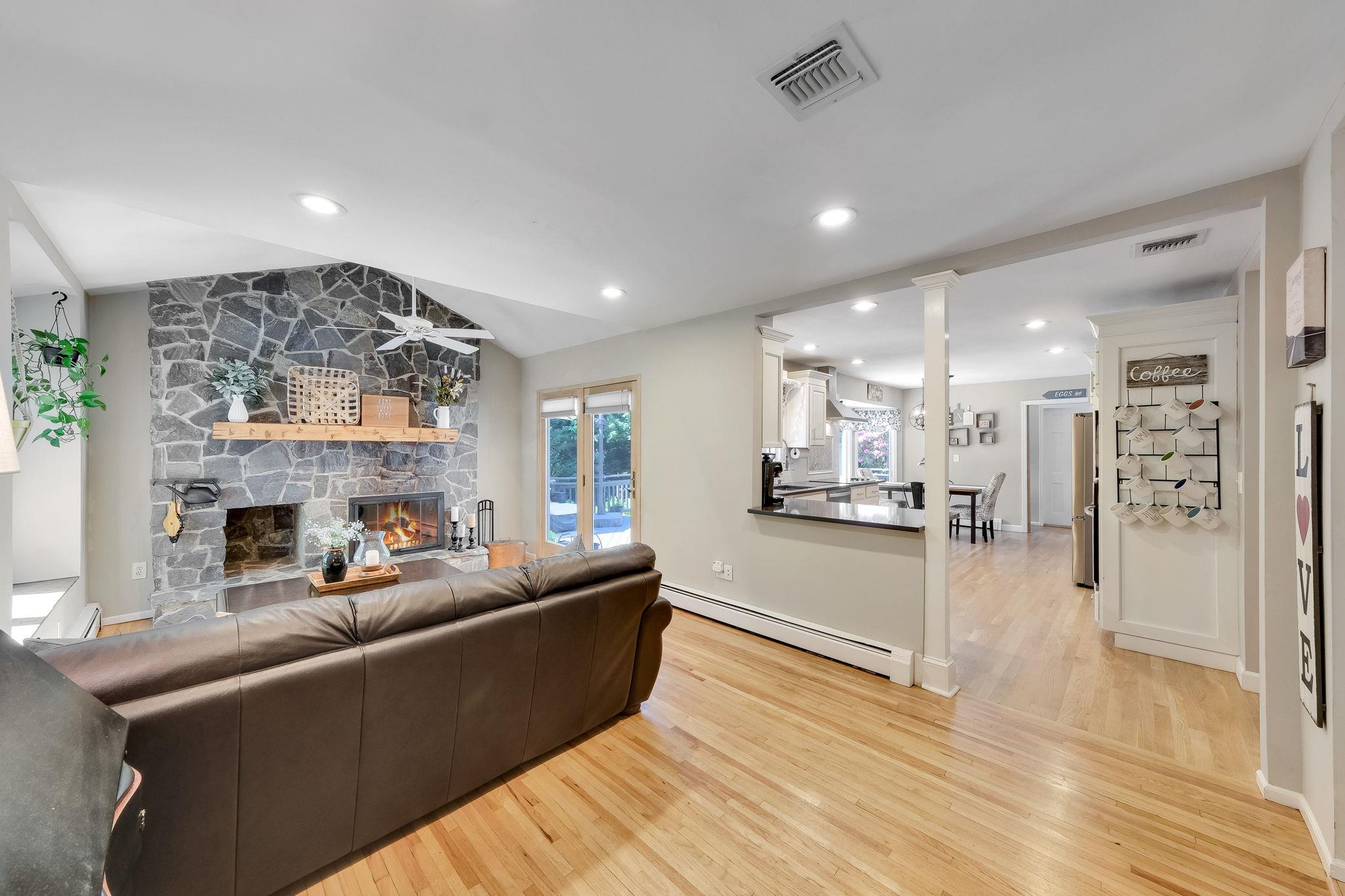 31 Blinker Light Road, Stony Brook, New York image 24