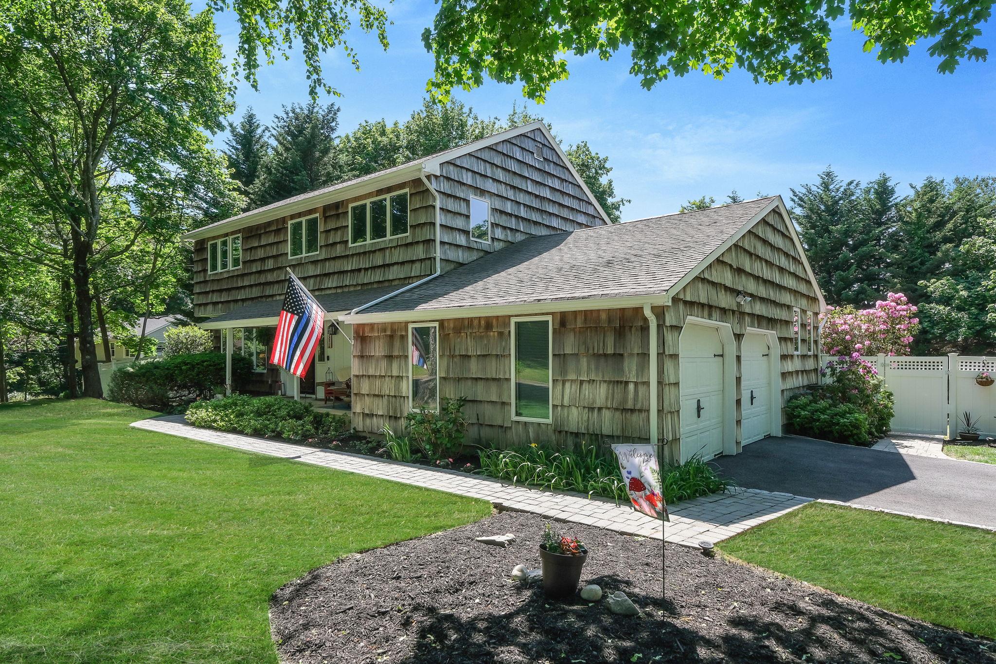 31 Blinker Light Road, Stony Brook, New York image 4