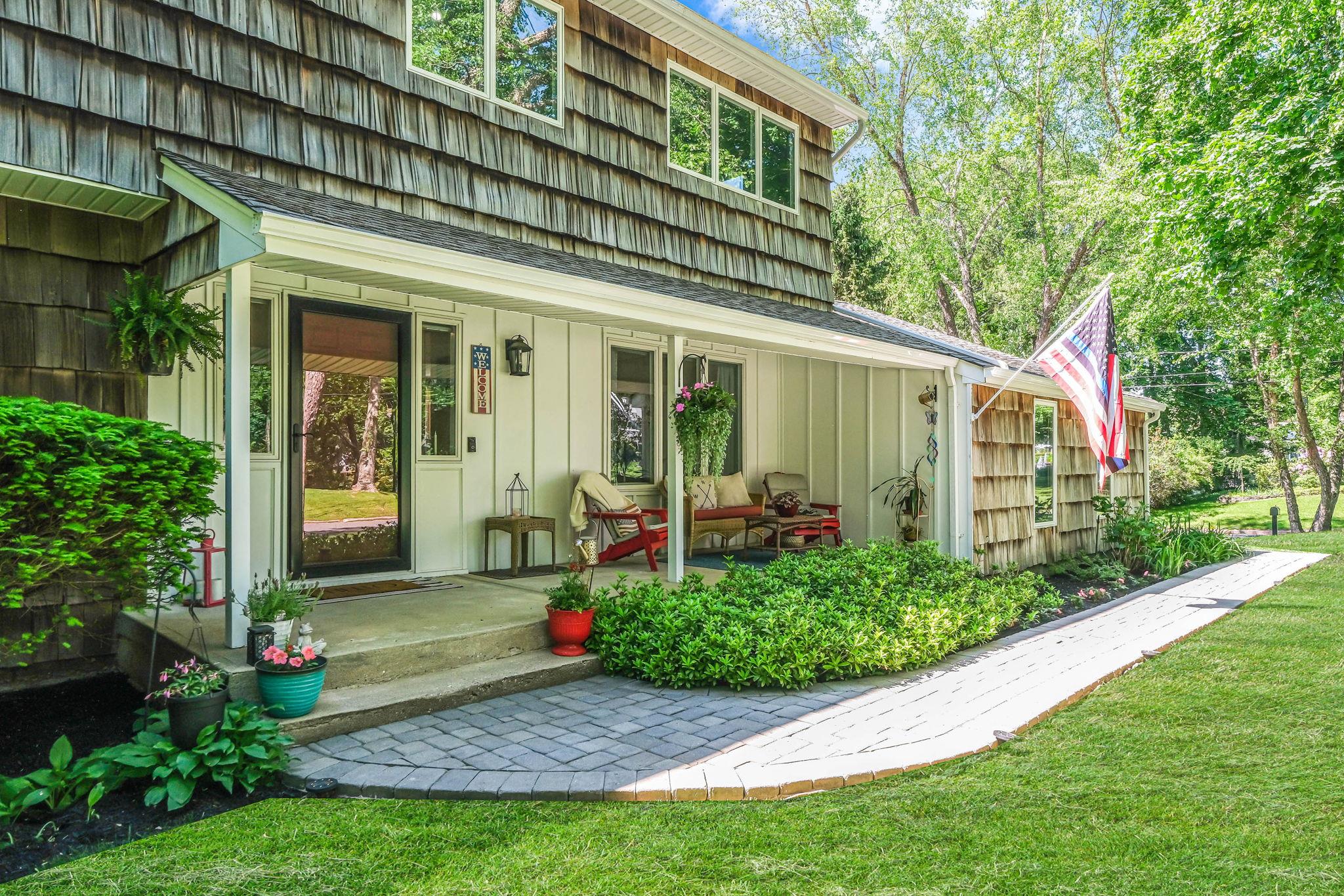 31 Blinker Light Road, Stony Brook, New York image 2
