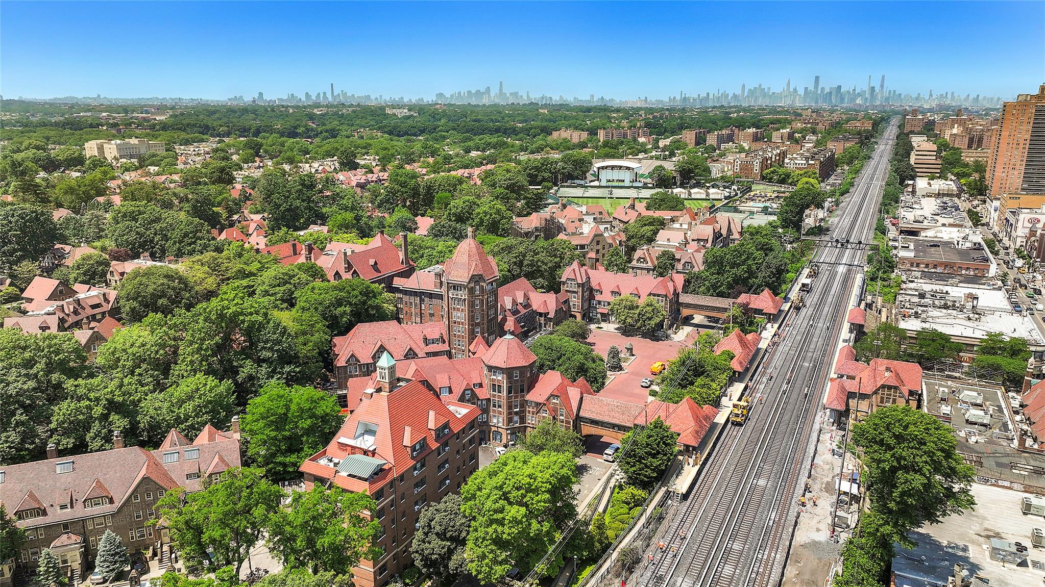 Property for Sale at Holder Place 5A, Forest Hills, Queens, NY - Bedrooms: 2 
Bathrooms: 2 
Rooms: 6  - $999,000