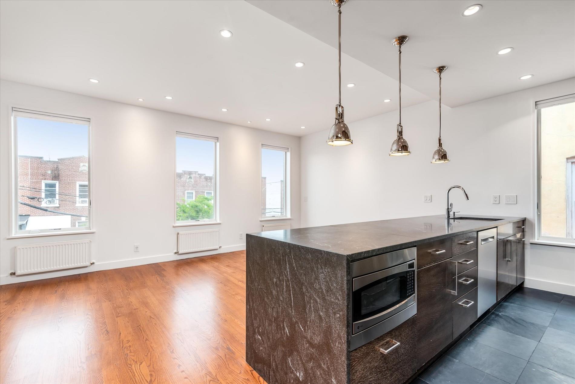 74th Street 2, Middle Village, Queens, NY - 2 Bedrooms  
1 Bathrooms  
4 Rooms - 
