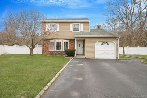 Homes For Sale - 5 Donna Court<br/> Selden, NY 11784