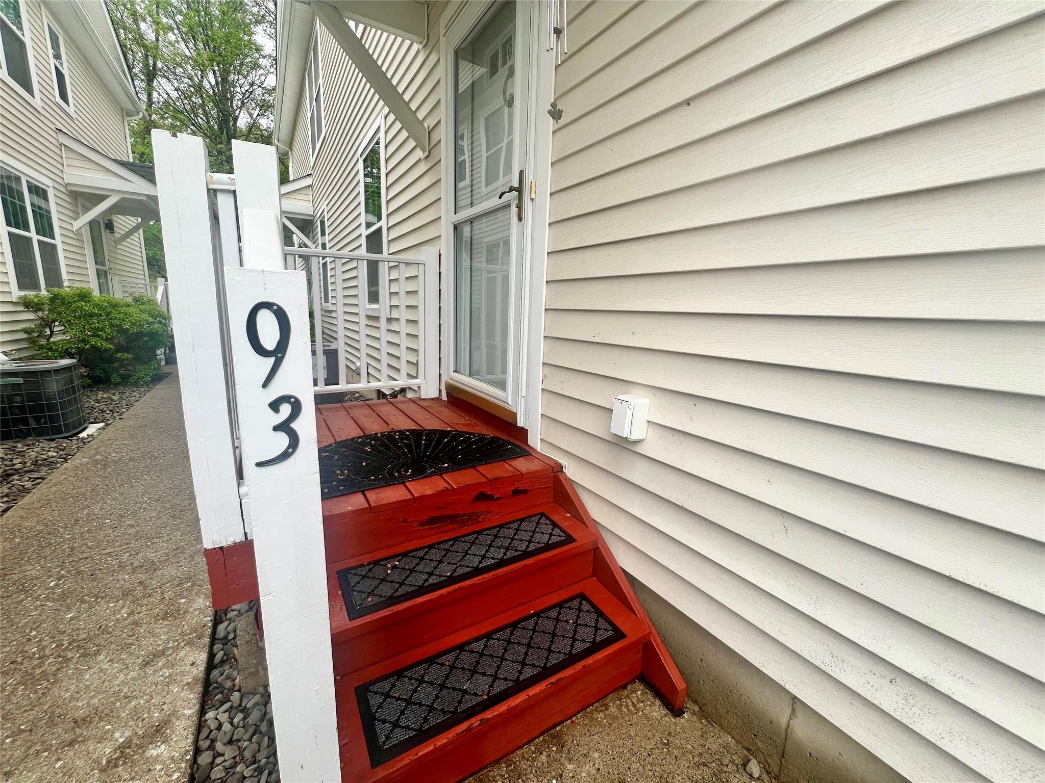 Rental Property at Jordan Lane, Middletown, New York - Bedrooms: 3 
Bathrooms: 3 
Rooms: 9  - $2,800 MO.