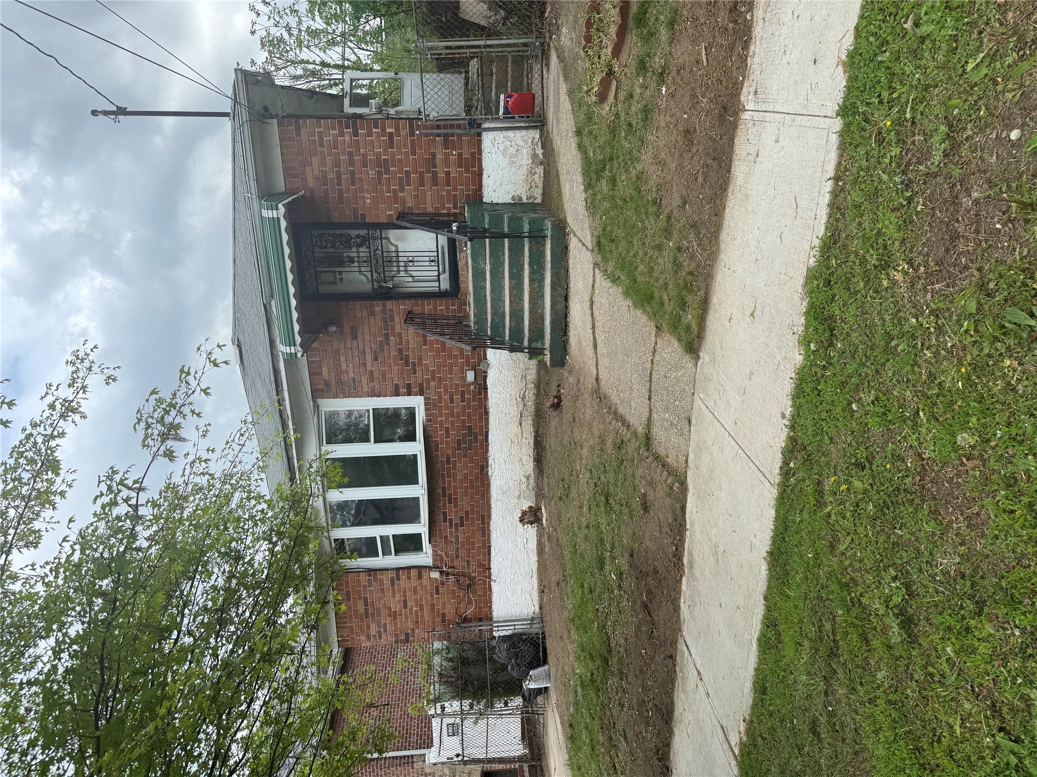 Property for Sale at 180th Street, Jamaica, Queens, NY - Bedrooms: 3 
Bathrooms: 2 
Rooms: 5  - $905,999