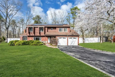 7 Hastings Drive Ridge NY 11961