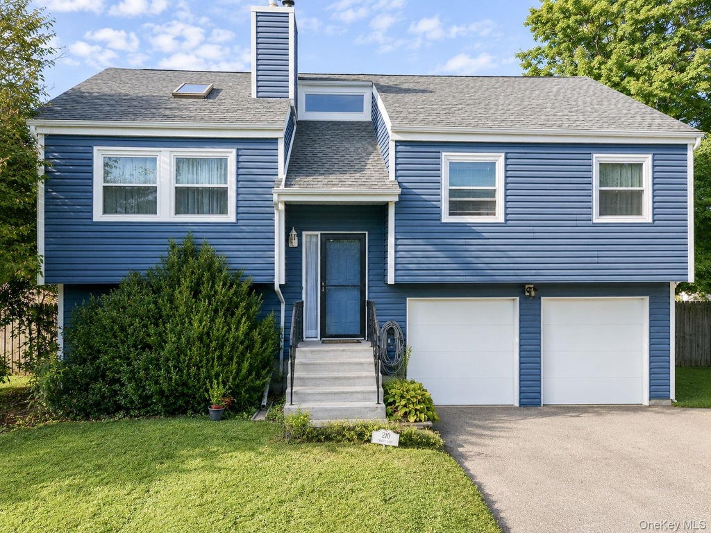 Photo of 210 Dairy Lane, New Windsor, NY 12553 (MLS # 1040427)