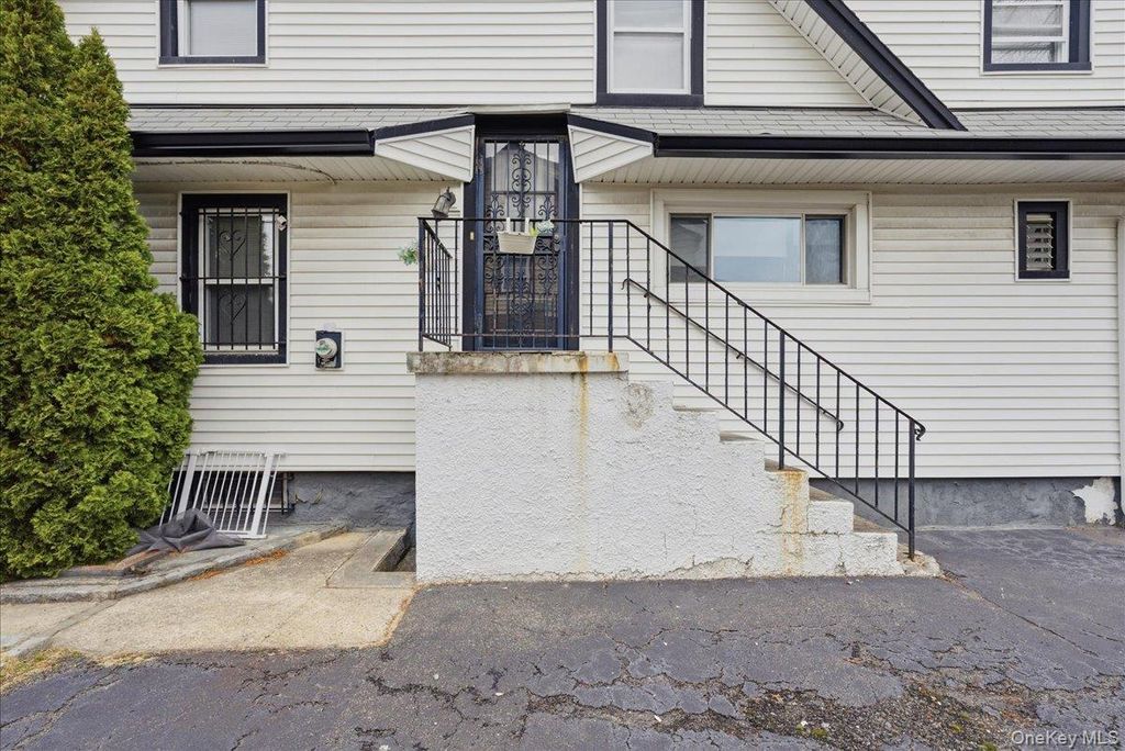 Photo of 421 Dunham Avenue, Mount Vernon, NY 10553 (MLS # 978099)