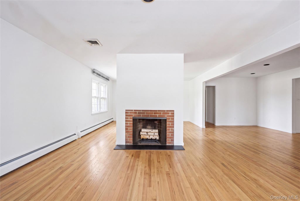 Photo of 5395 Netherland Avenue, Bronx, NY 10471 (MLS # 1038733)