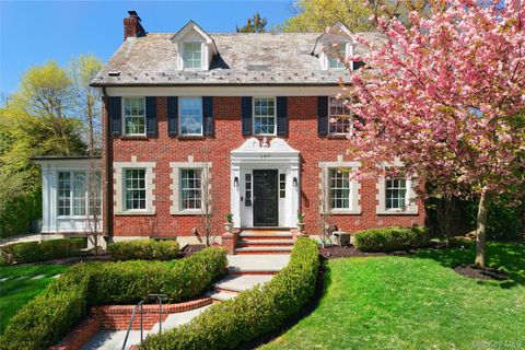 Photo of 107 Manhasset Woods Road, Manhasset, NY 11030 (MLS # 988571)