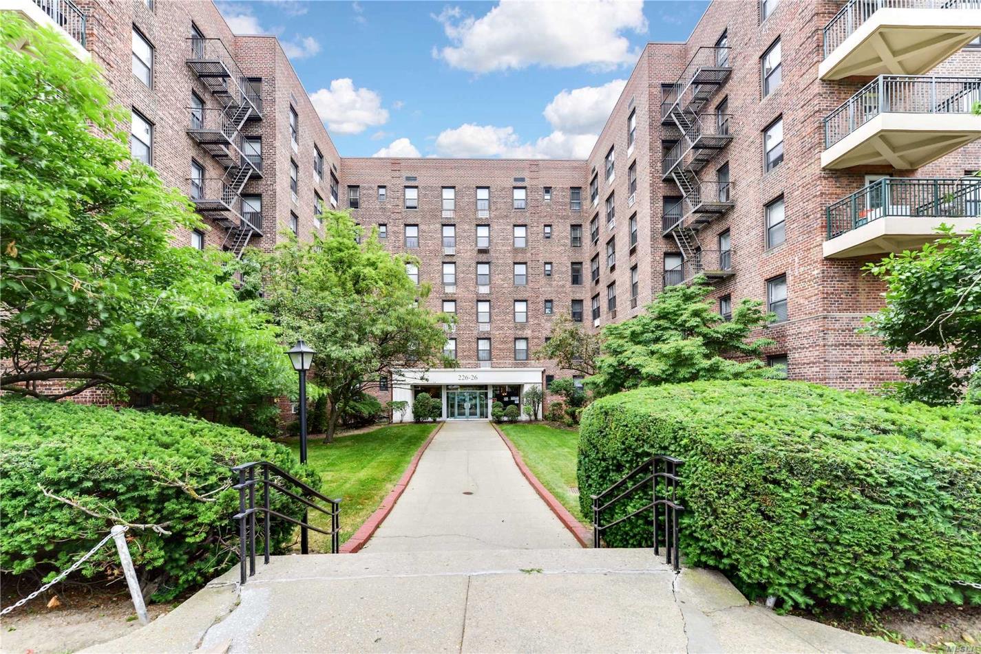 Union Turnpike 1E, Oakland Gardens, Queens, NY - 2 Bedrooms  
1 Bathrooms  
5 Rooms - 