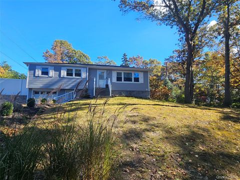 Photo of 31 Brookhaven Drive, Rocky Point, NY 11778 (MLS # 929129)