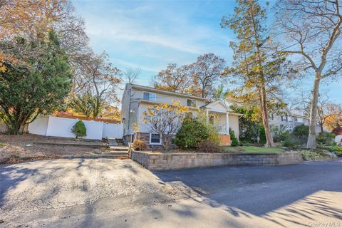 10 Queen Drive, Sound Beach, NY 11789 - MLS#: 936444