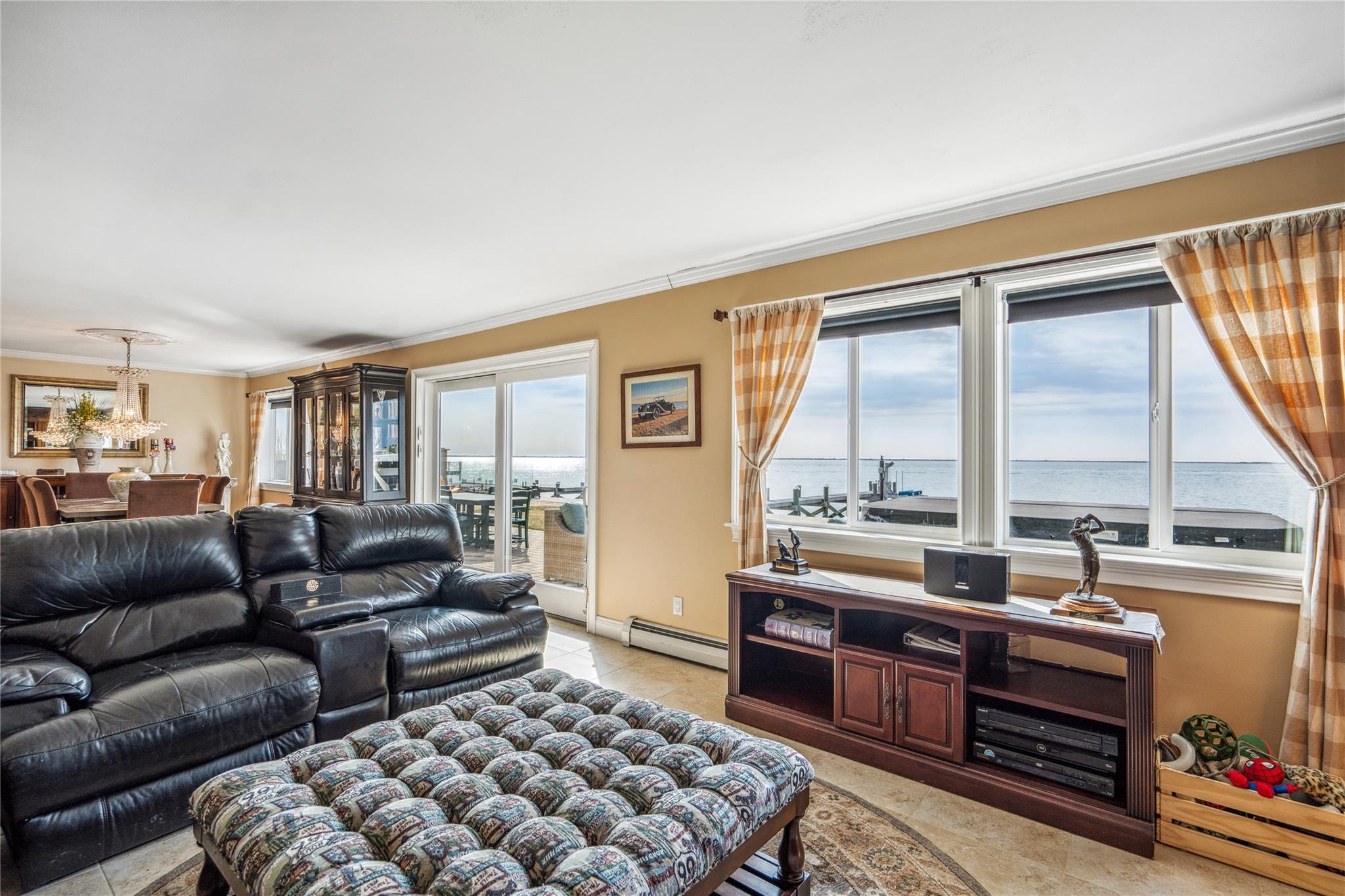 77 Shore Drive, Copiague, New York image 9