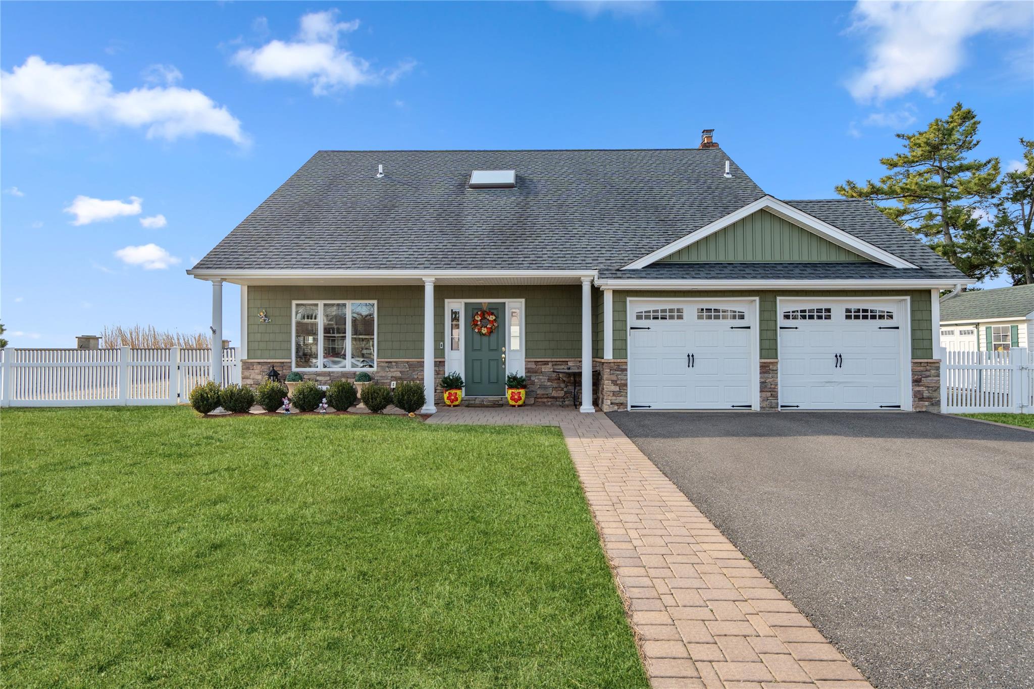 77 Shore Drive, Copiague, New York image 1