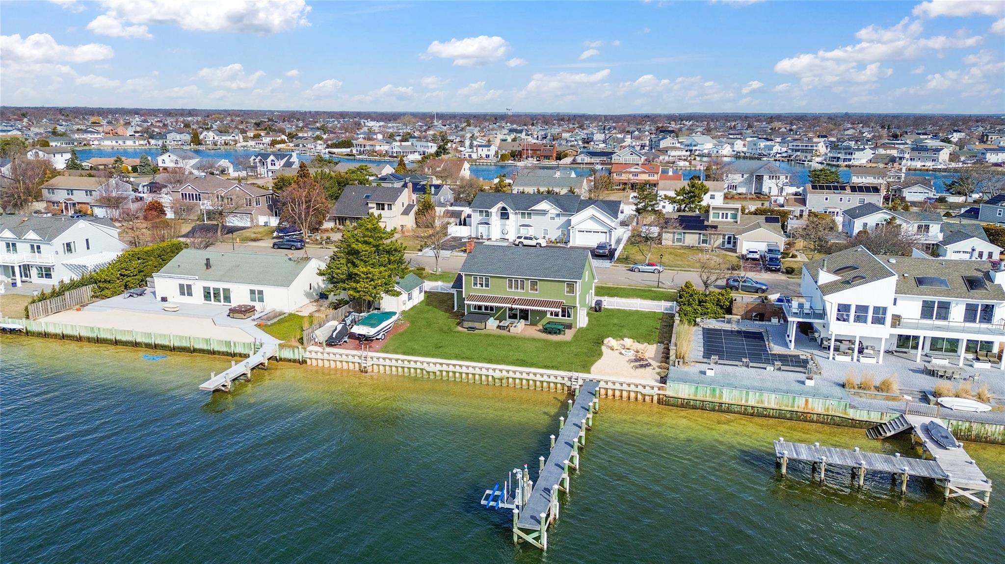 77 Shore Drive, Copiague, New York image 42