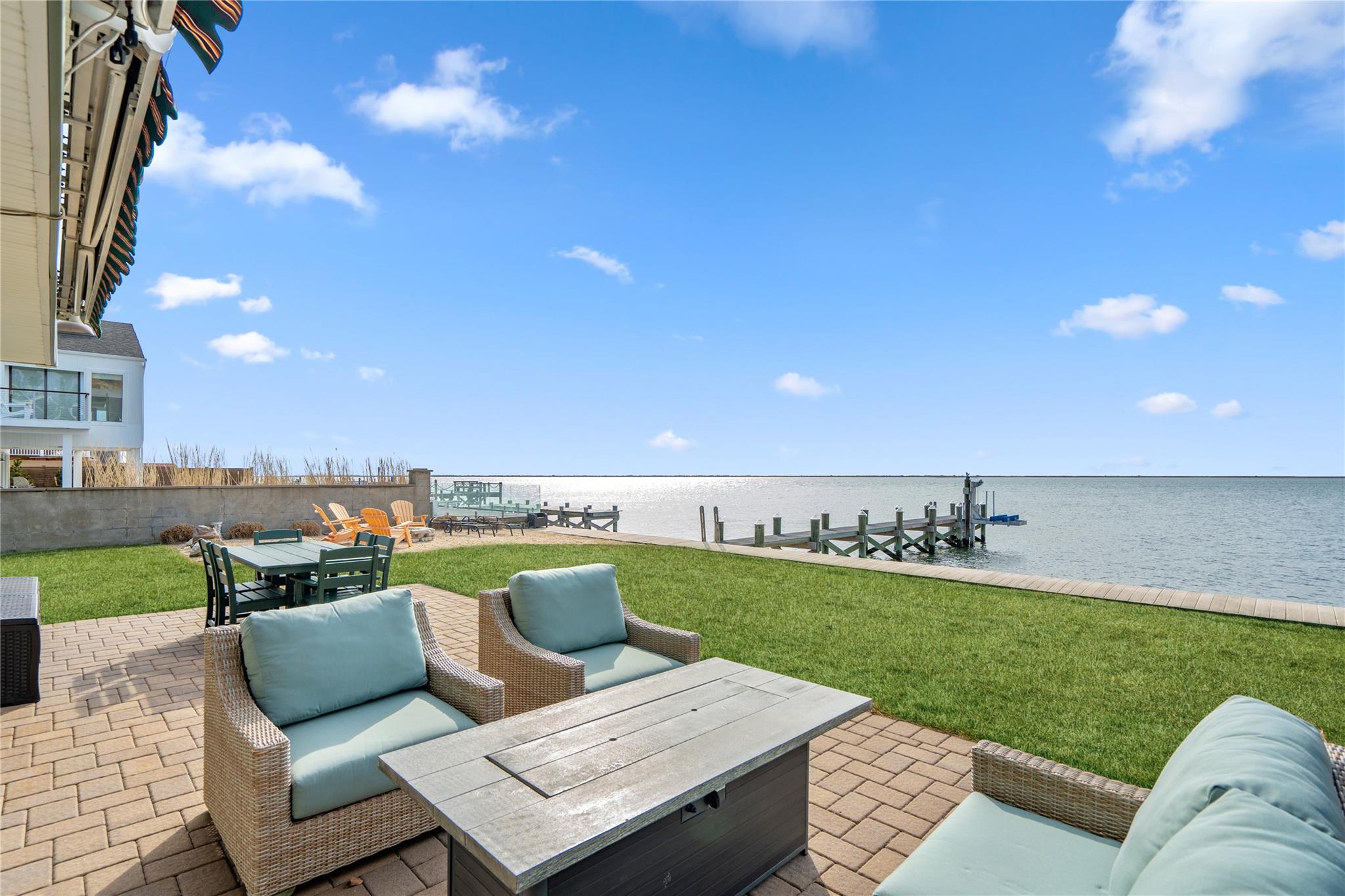77 Shore Drive, Copiague, New York image 38