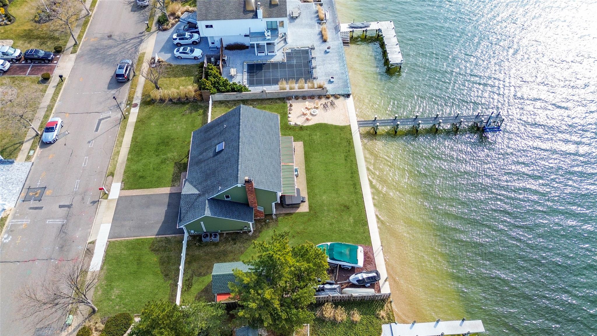77 Shore Drive, Copiague, New York image 44