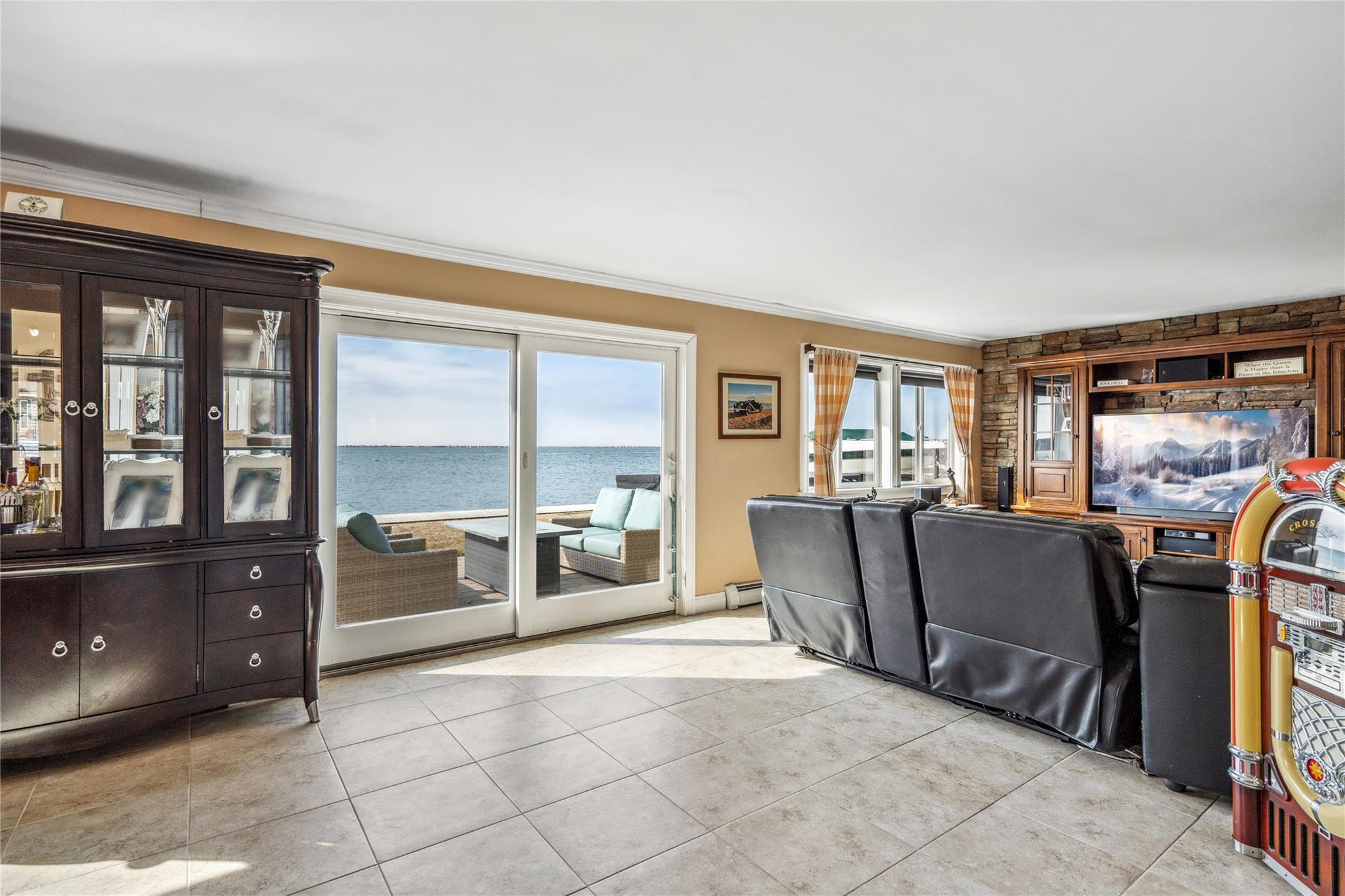 77 Shore Drive, Copiague, New York image 12