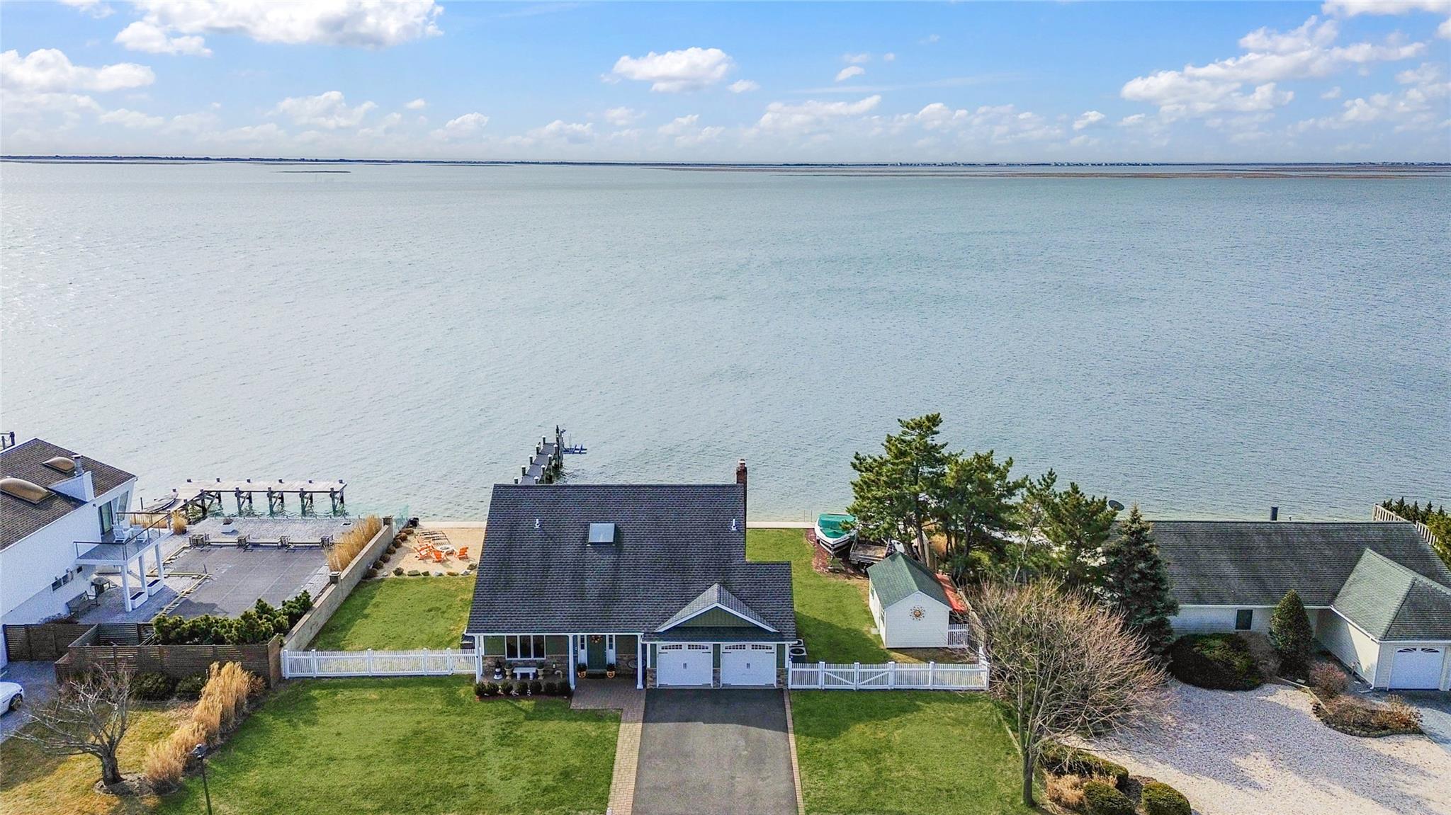 77 Shore Drive, Copiague, New York image 46