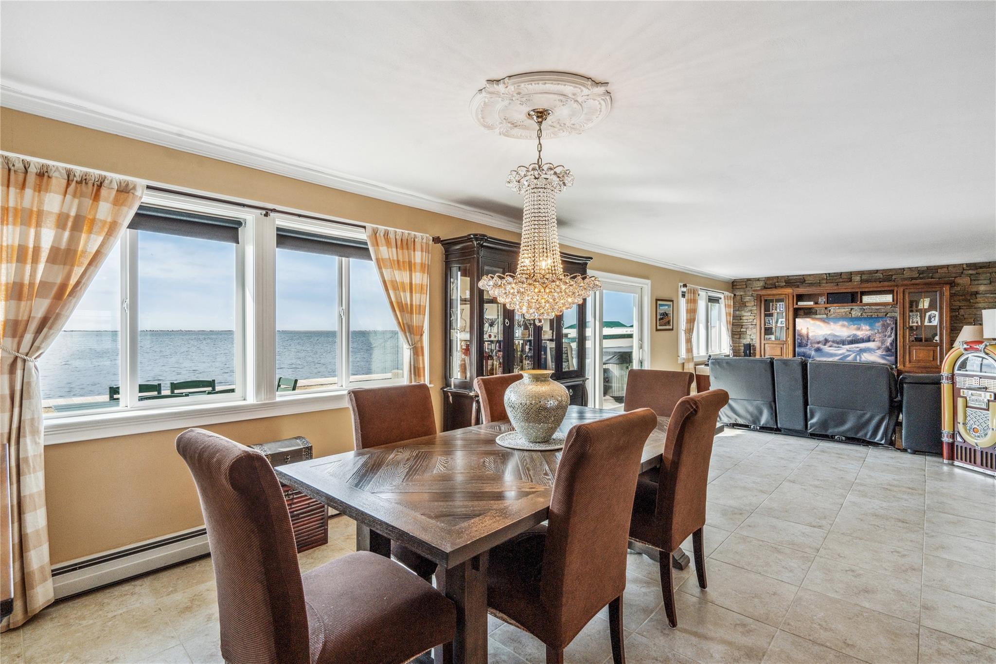 77 Shore Drive, Copiague, New York image 16