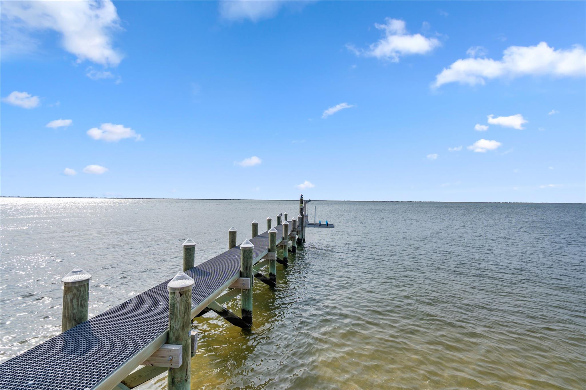 77 Shore Drive, Copiague, New York image 32