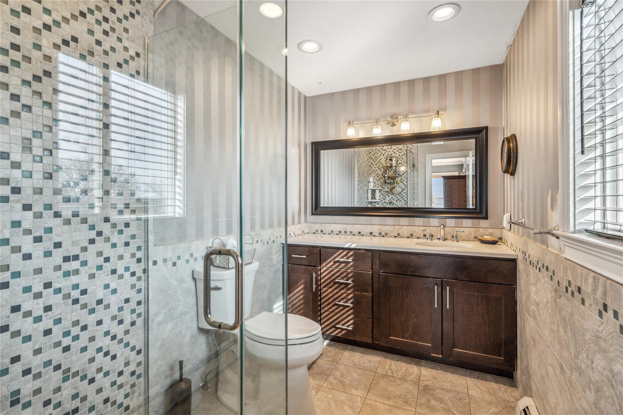 77 Shore Drive, Copiague, New York image 26