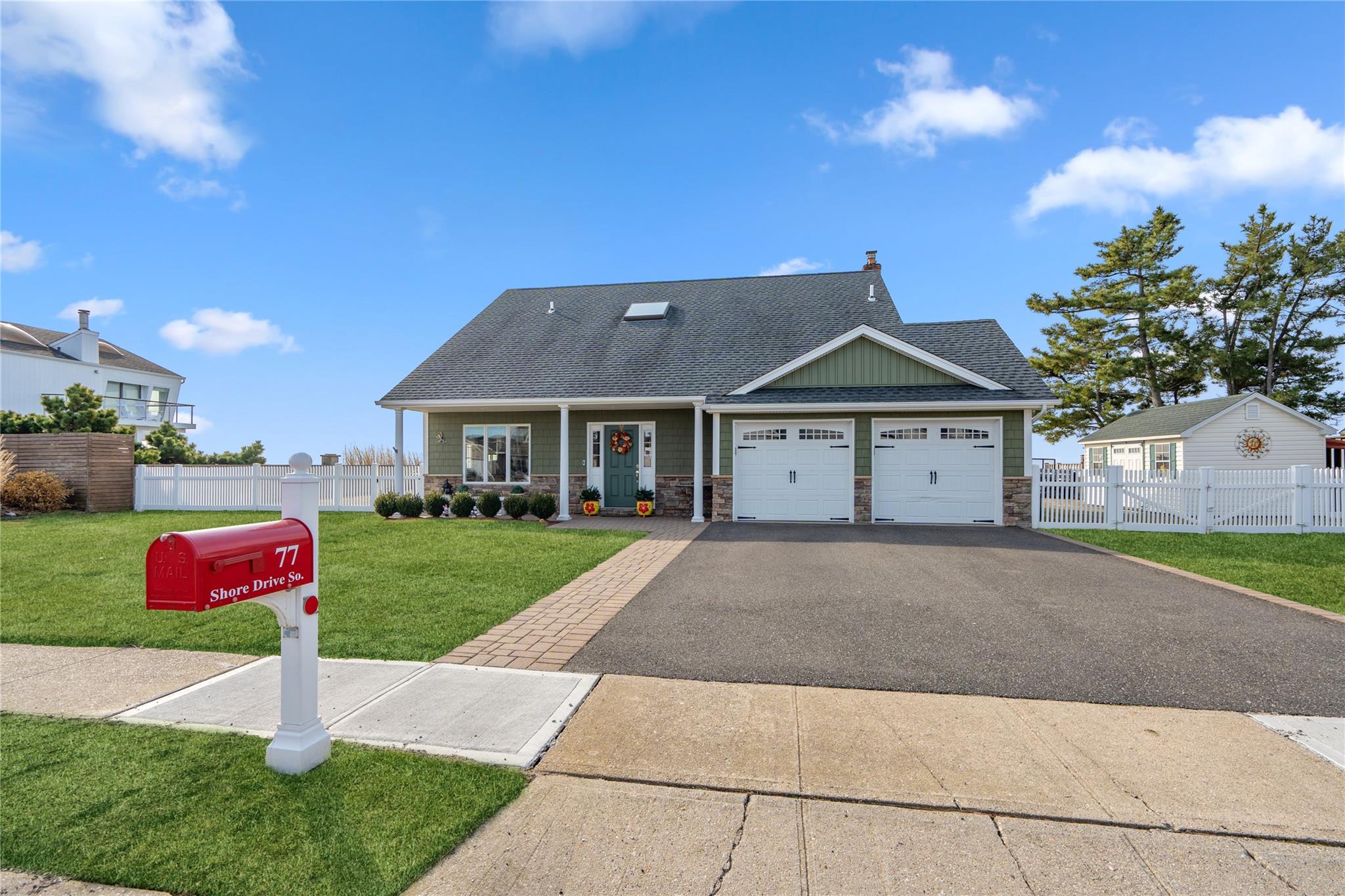 77 Shore Drive, Copiague, New York image 3