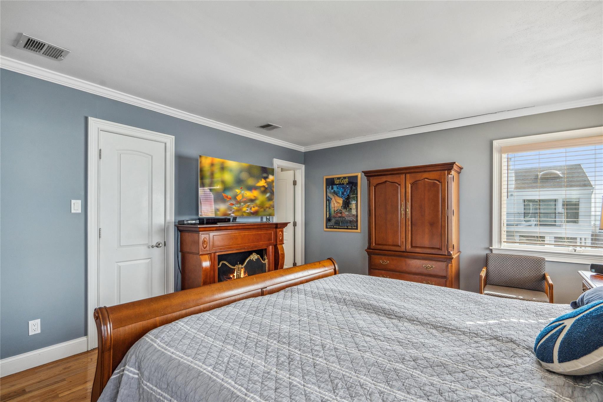 77 Shore Drive, Copiague, New York image 25