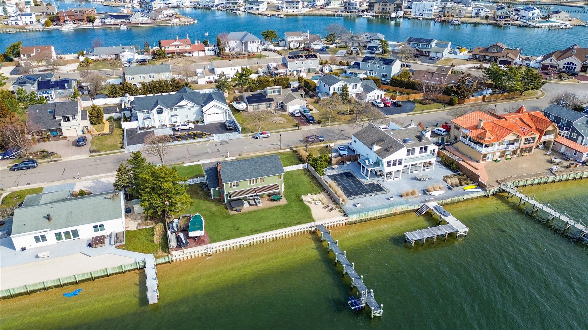 77 Shore Drive, Copiague, New York image 43