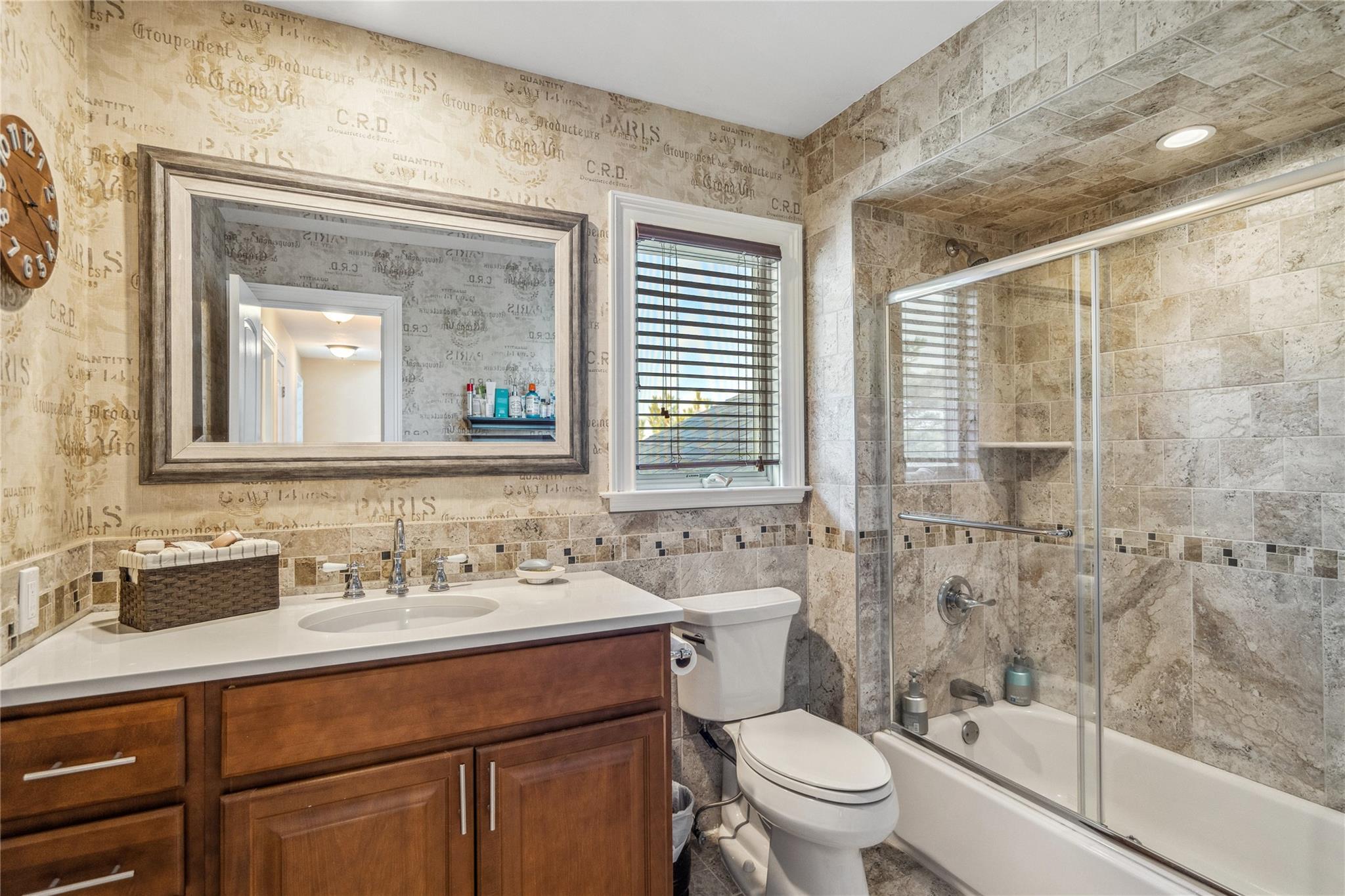 77 Shore Drive, Copiague, New York image 29