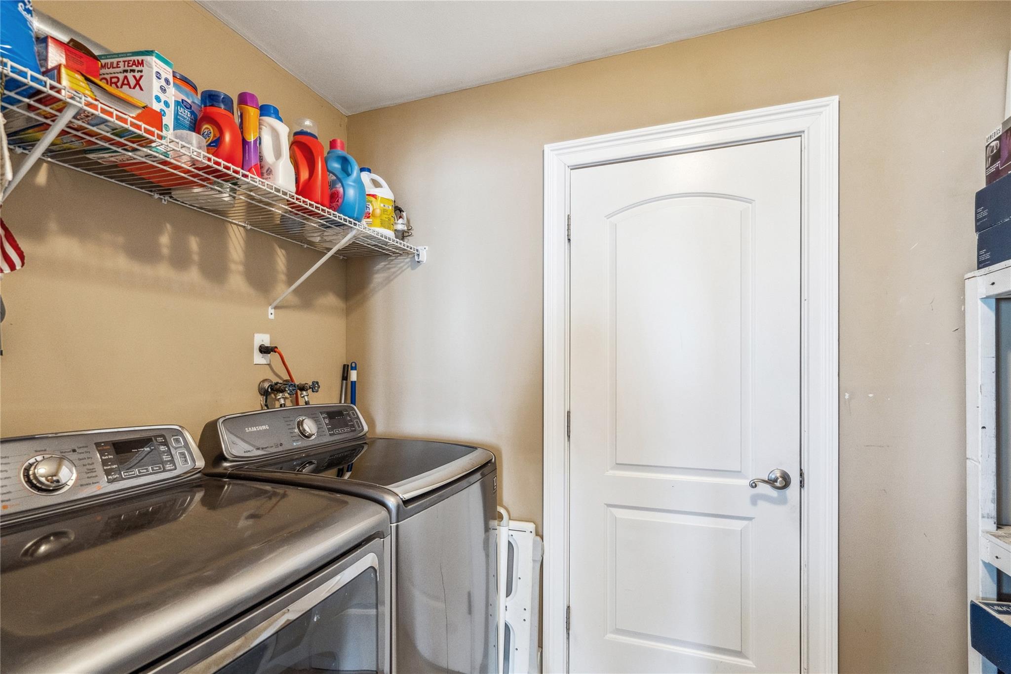 77 Shore Drive, Copiague, New York image 30