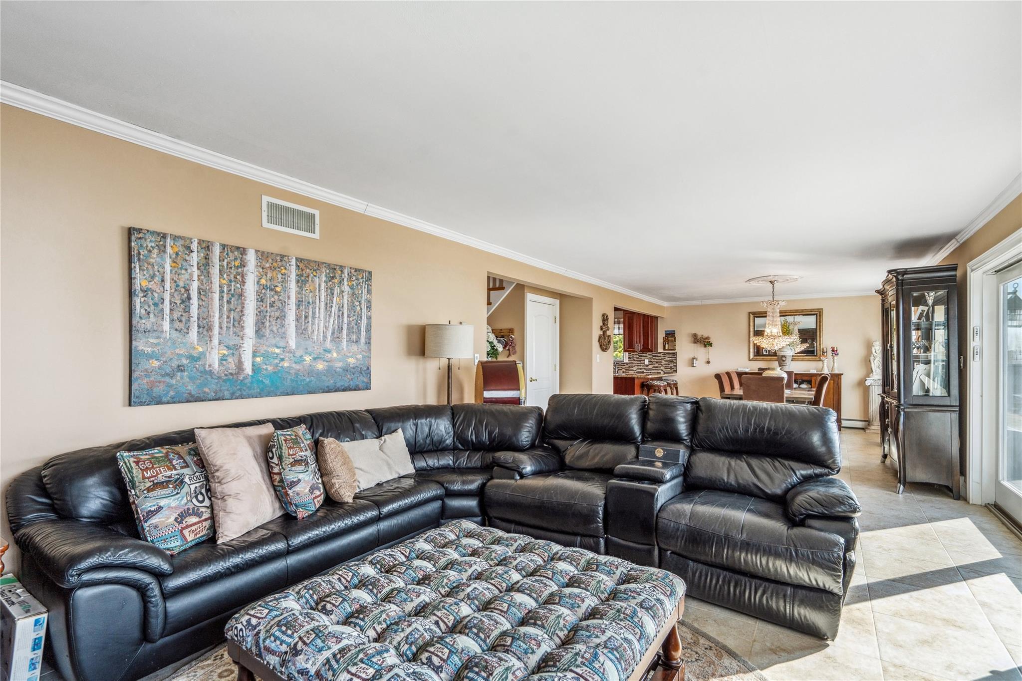 77 Shore Drive, Copiague, New York image 10