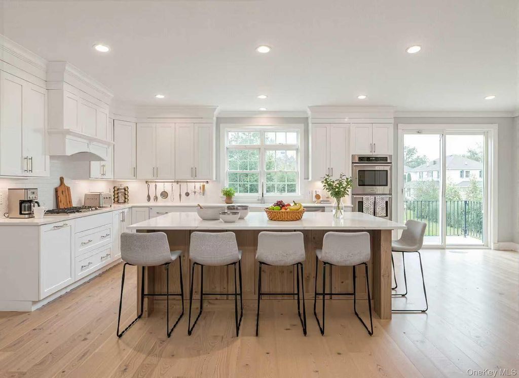 Photo of 2 Lee Place, Old Bethpage, NY 11804 (MLS # 946401)